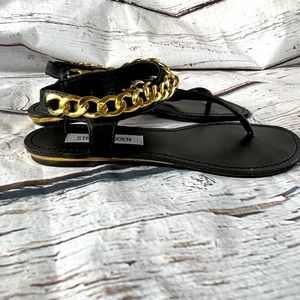 Steve Madden Hottstuf black flat sandal with gold chain SIZE 8